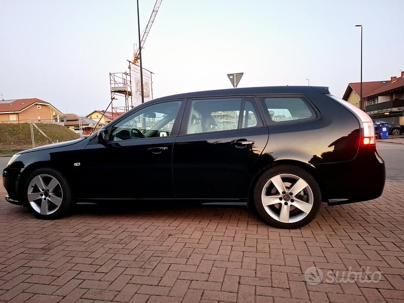 Usata Saab 9-3 Vector 150 CV (110 kW) 2010 Nero Station wagon