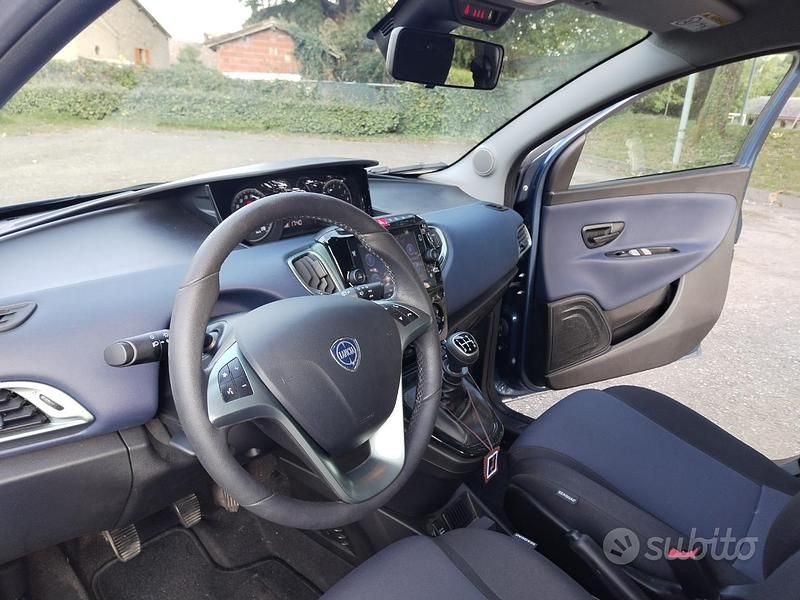 Usata Lancia Ypsilon 80 CV (58 kW) 2024 Blu Utilitaria