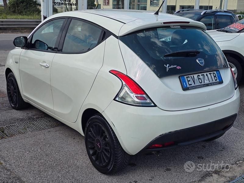 Usata Lancia Ypsilon S 95 CV (69 kW) 2015 Bianco Utilitaria