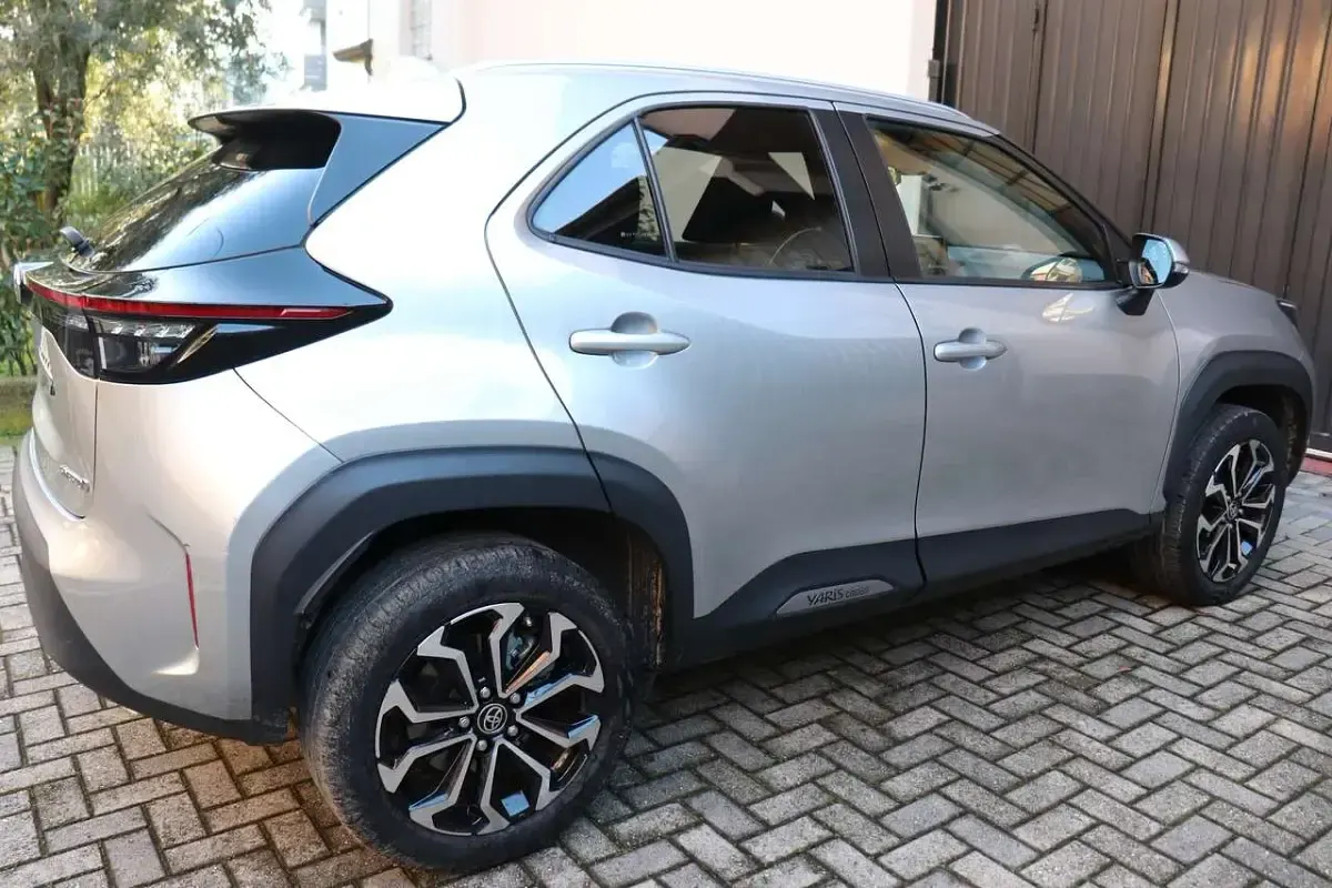 Usata Toyota Yaris Cross Trend 116 CV (85 kW) 2022 Argento SUV