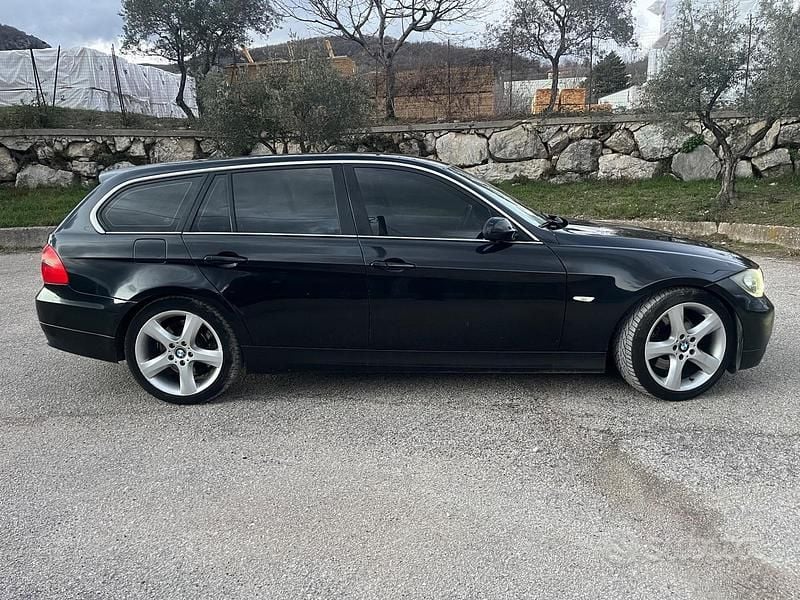 Usata BMW 330 231 CV (169 kW) 2006 Nero Berlina