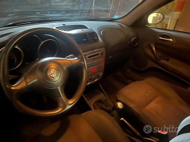 Usata Alfa Romeo 147 116 CV (85 kW) 2004 Utilitaria