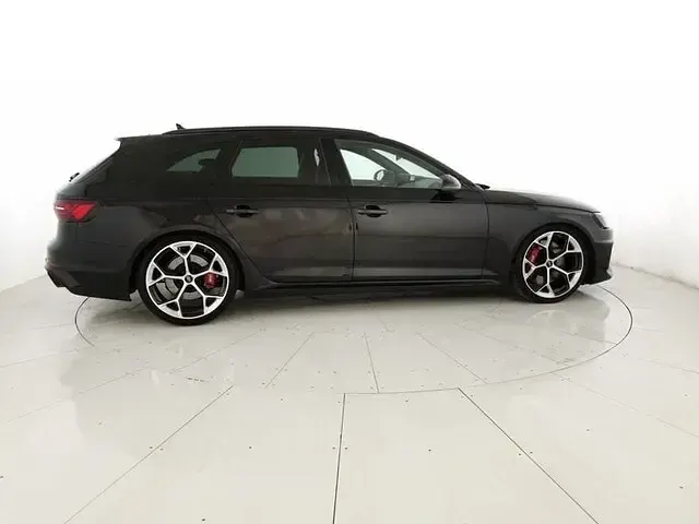 Usata Audi RS4 Comfort 450 CV (330 kW) 2024 Nero Station wagon