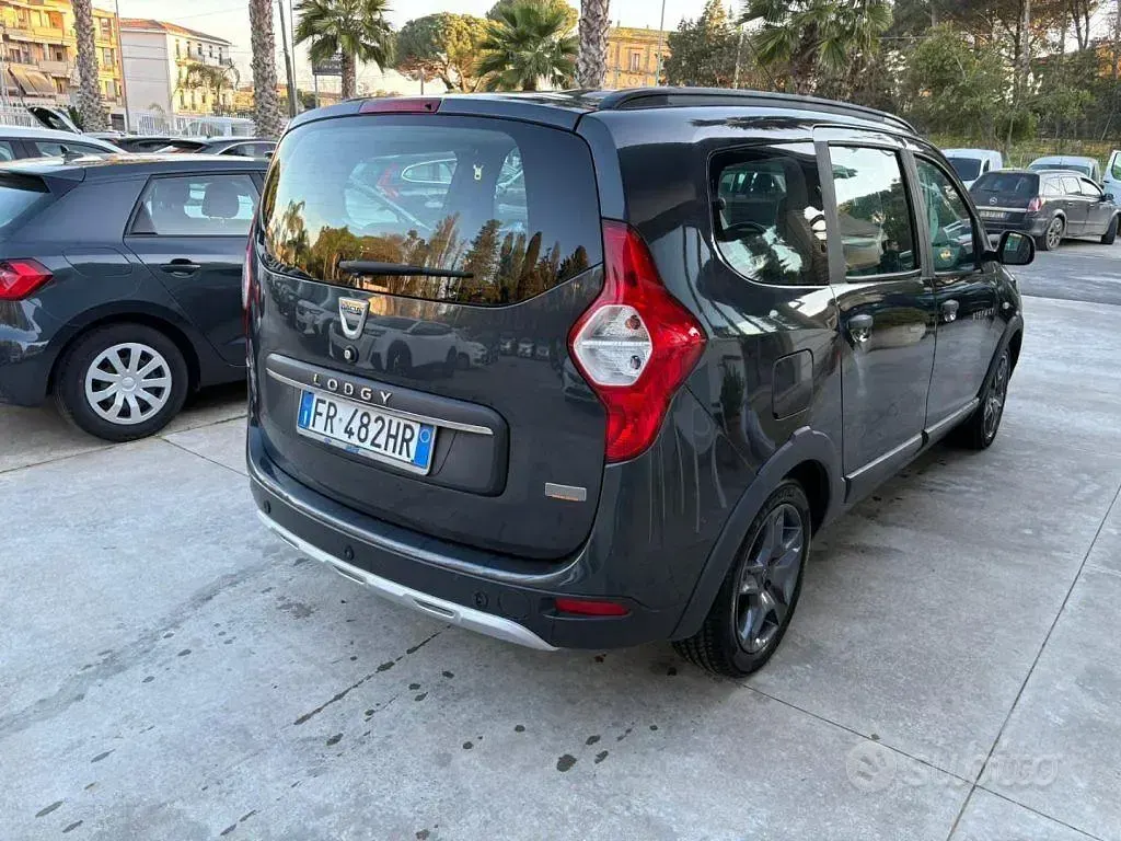 Usata Dacia Lodgy 109 CV (80 kW) 2018 Grigio Monovolume