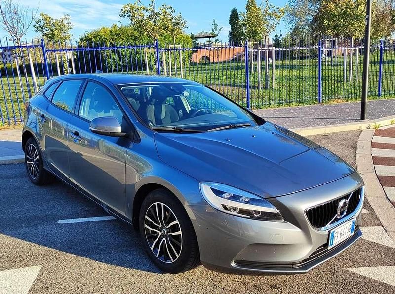Grigio Usata 2019 Volvo V40 Business Edition Station wagon | 13.000 € (Cara) - Immagine 1/4