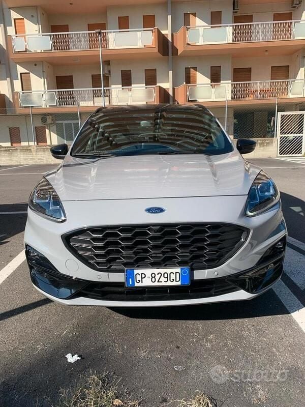 Usata Ford Kuga ST-Line 190 CV (139 kW) 2023 Grigio SUV