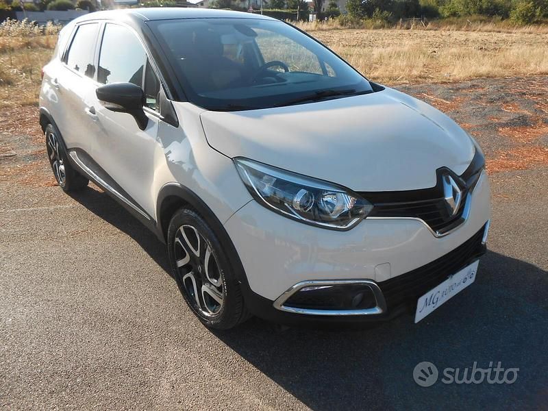Usata Renault Captur Intens 90 CV (66 kW) 2015 Beige SUV