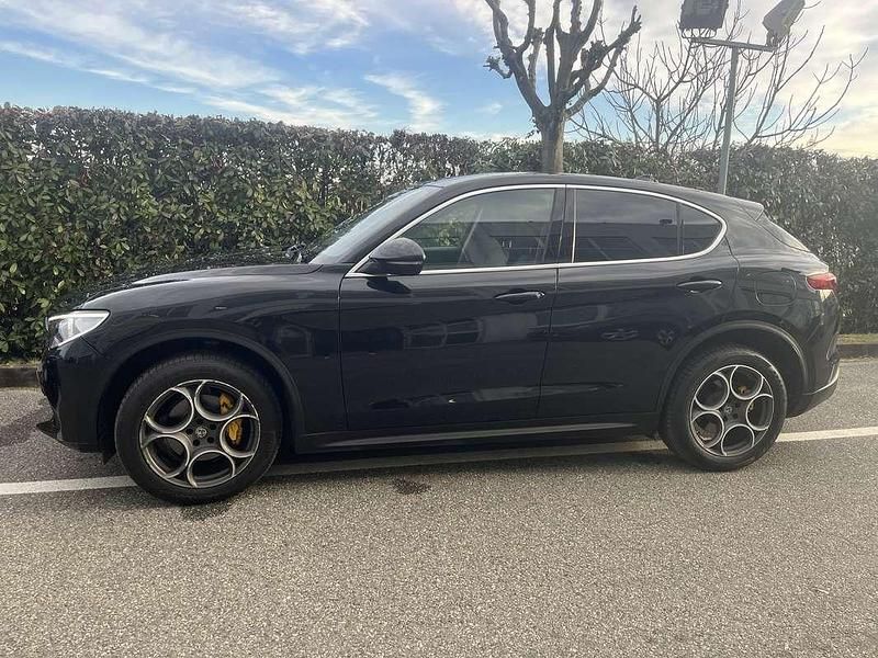 Usata Alfa Romeo Stelvio Executive 280 CV (205 kW) 2017 Nero SUV