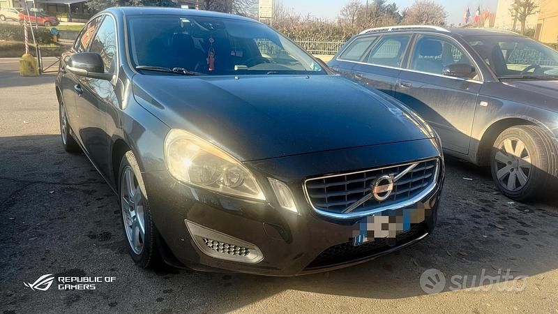Usata Volvo S60 163 CV (119 kW) 2012 Nero Berlina