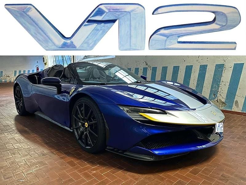 Usata Ferrari SF90 1001 CV (736 kW) 2024 Blu elettrico Cabrio