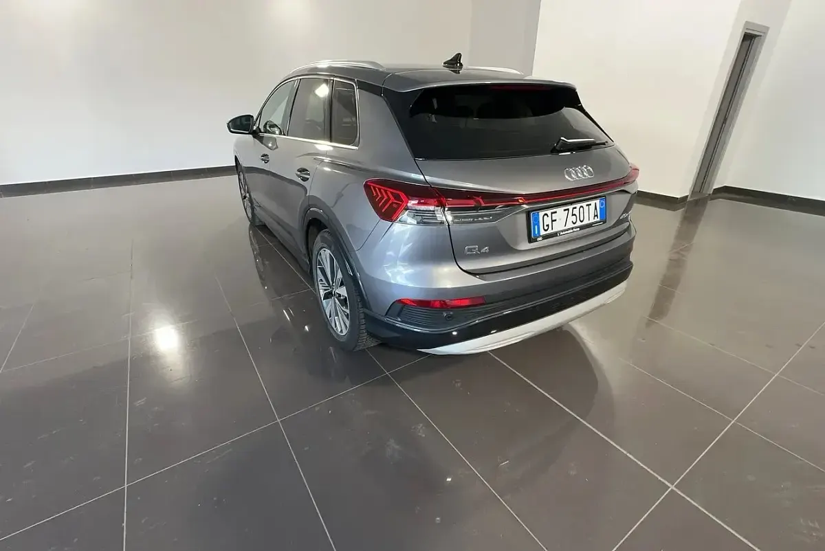 Usata Audi Q4 e-tron Advanced 69 kW (95 CV) 2021 Grigio tifone metallizzato SUV