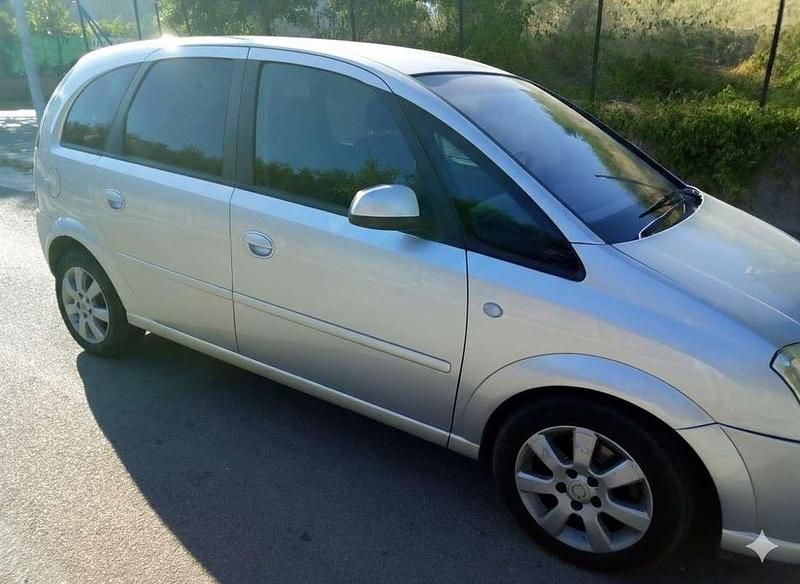 Usata Opel Meriva Cosmo 101 CV (74 kW) 2006 Argento Monovolume