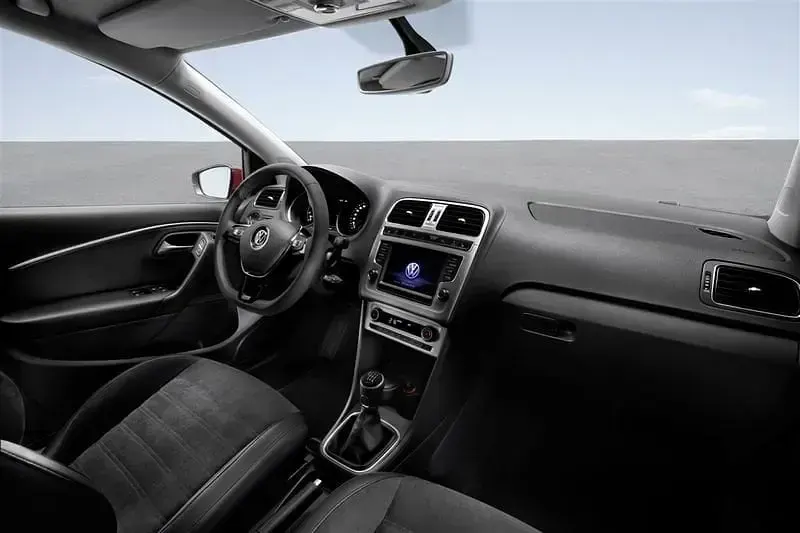 Usado VW Polo Comfortline 75 HP (55 kW) 2016 Cinzento Citadino