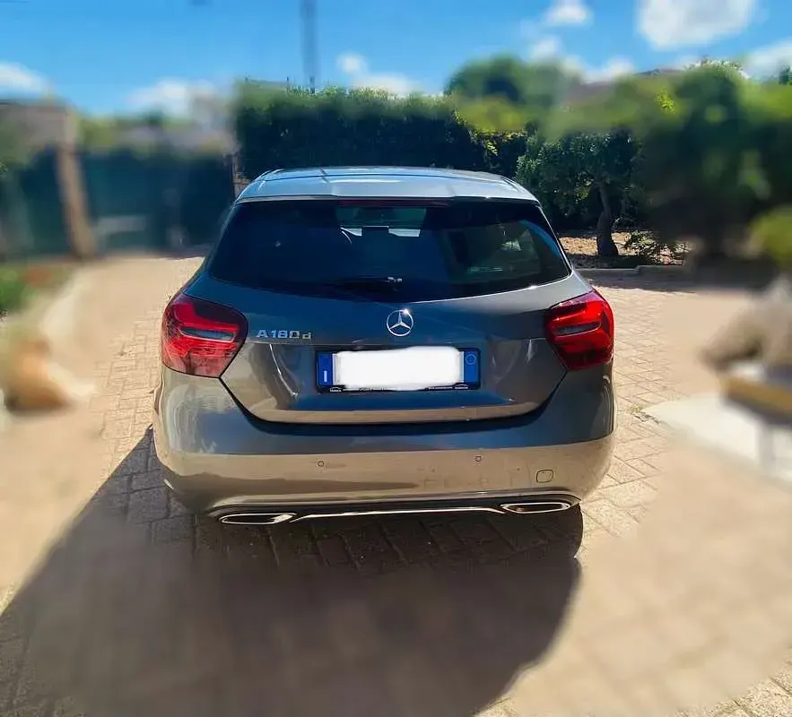 Usata Mercedes CLA180 109 CV (80 kW) 2016 Berlina