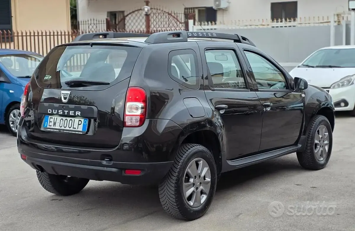 Usata Dacia Duster Lauréate 101 CV (74 kW) 2014 Nero SUV