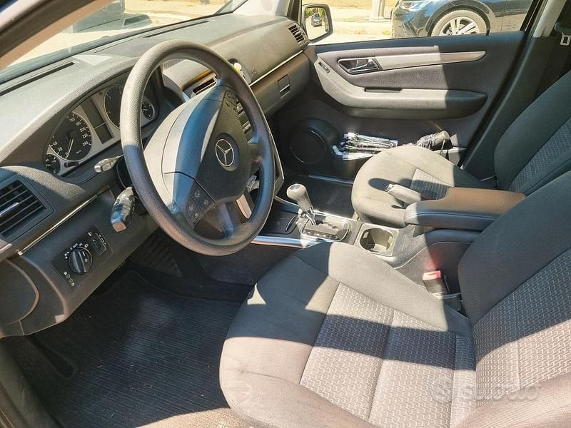 Begagnad Mercedes 180 109 HK (80 kW) 2011 Svart Sedan