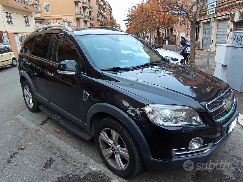 Nero Usata 2010 Chevrolet Captiva LTZ SUV | 3700 € (Super prezzo) - Immagine 1/4