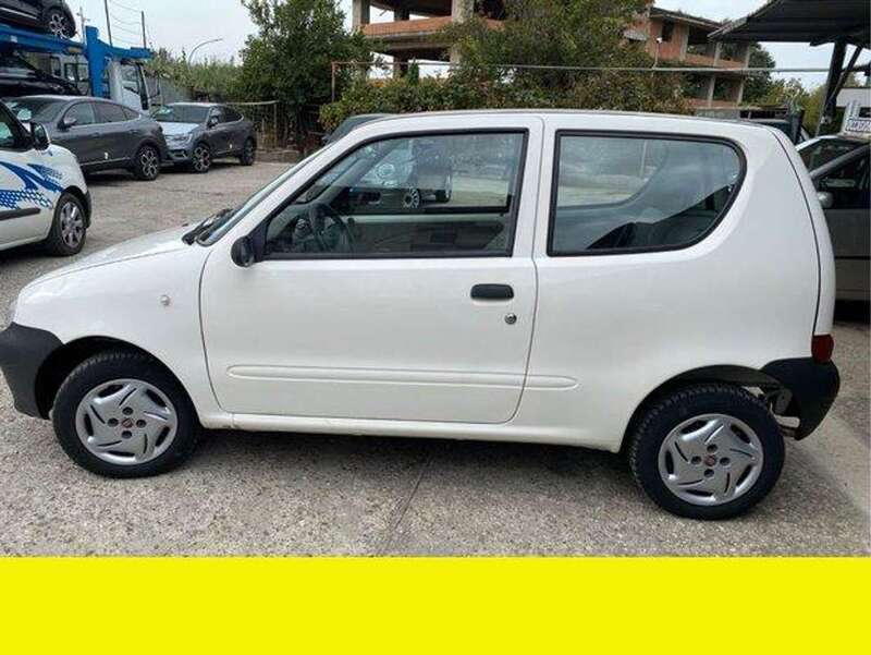 Usato 2009 Fiat 600 1.1 Benzin 54 CV (2.590 €)