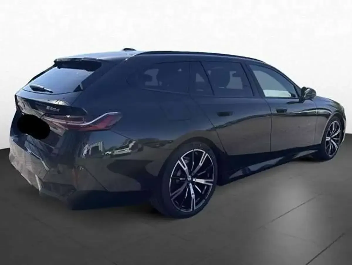Usata BMW 520 M Sport 197 CV (144 kW) 2025 Nero Station wagon
