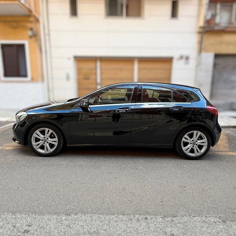 Usata Mercedes A180 Premium 109 CV (80 kW) 2018 Nero Berlina