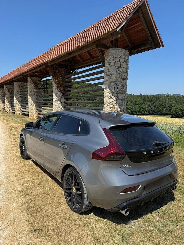 Usata Volvo V40 R-Design 120 CV (88 kW) 2017 Grigio Station wagon