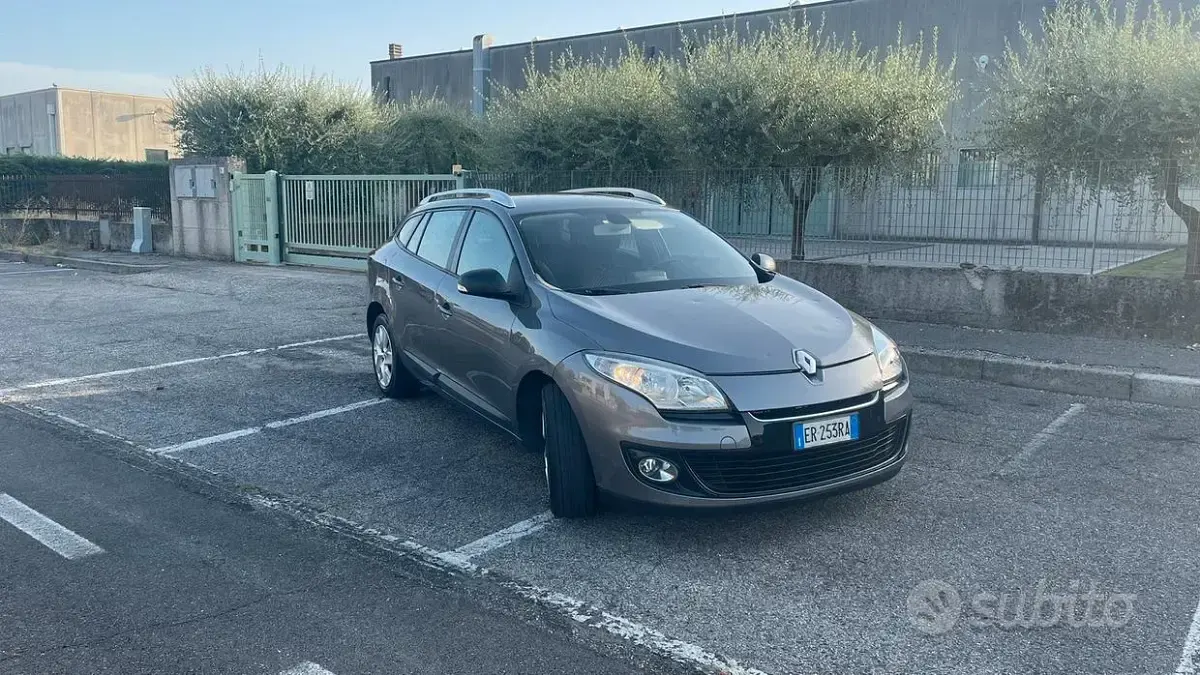 Usata Renault Mégane GrandTour 110 CV (80 kW) 2013 Grigio Station wagon