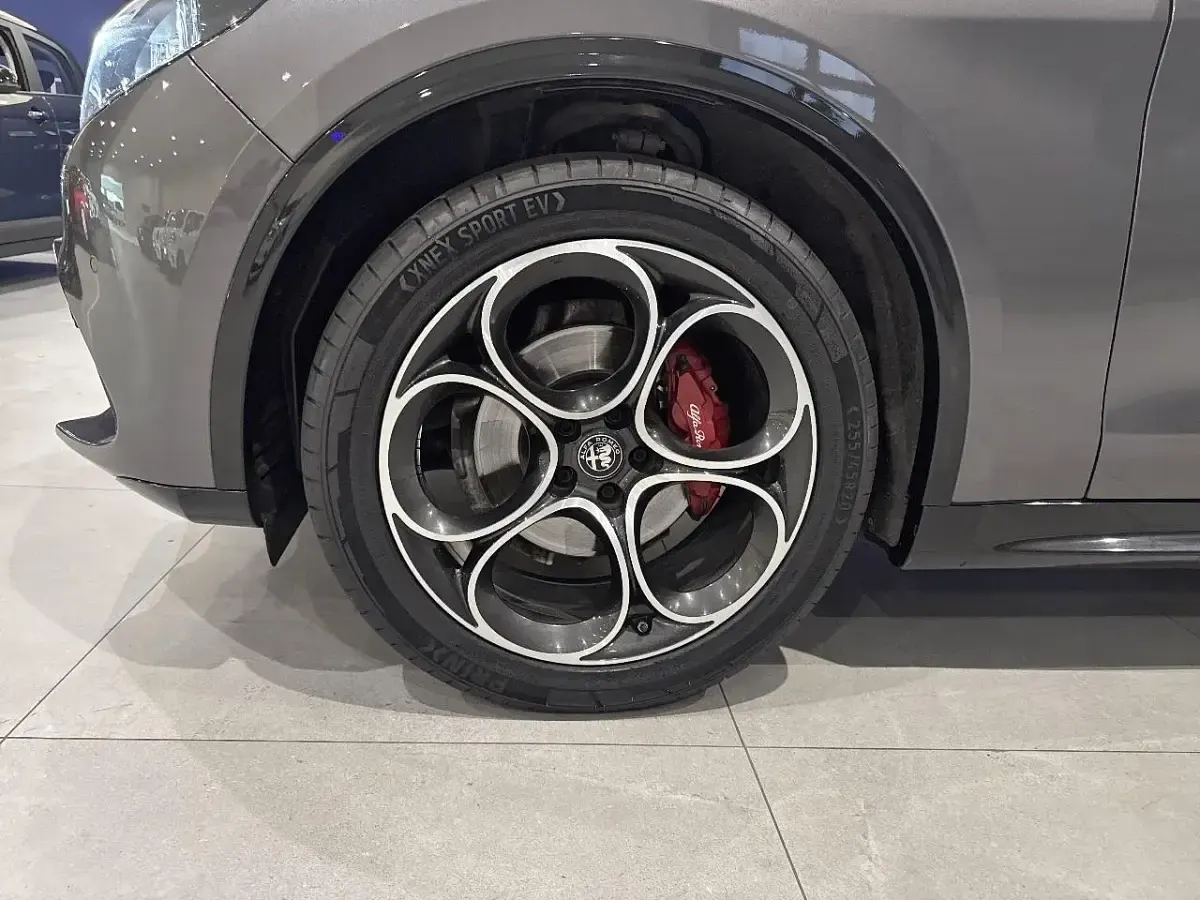 Usata Alfa Romeo Stelvio Veloce 210 CV (154 kW) 2025 Grigio SUV