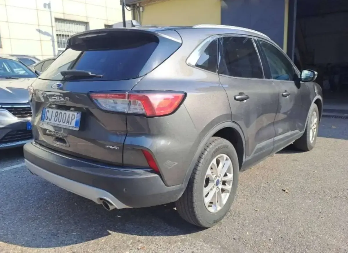 Usata Ford Kuga Business Edition 152 CV (111 kW) 2022 Grigio SUV