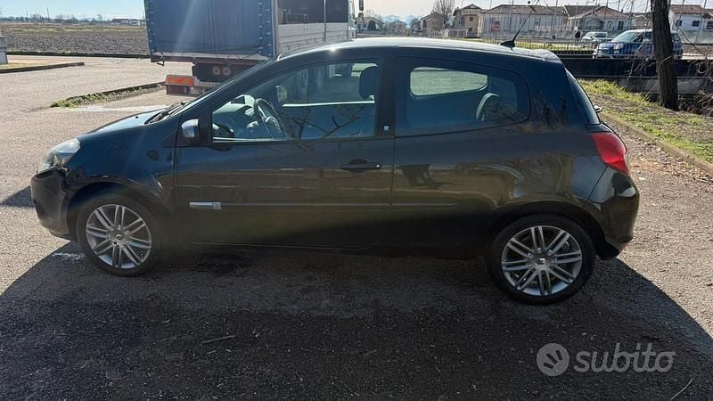 Usata Renault Clio III 75 CV (55 kW) 2011 Nero Berlina