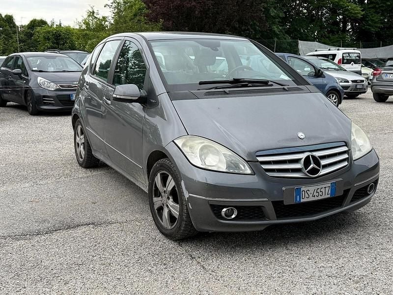 Grigio Usata 2008 Mercedes B150 Monovolume | 3100 € (Buon prezzo) - Immagine 1/4