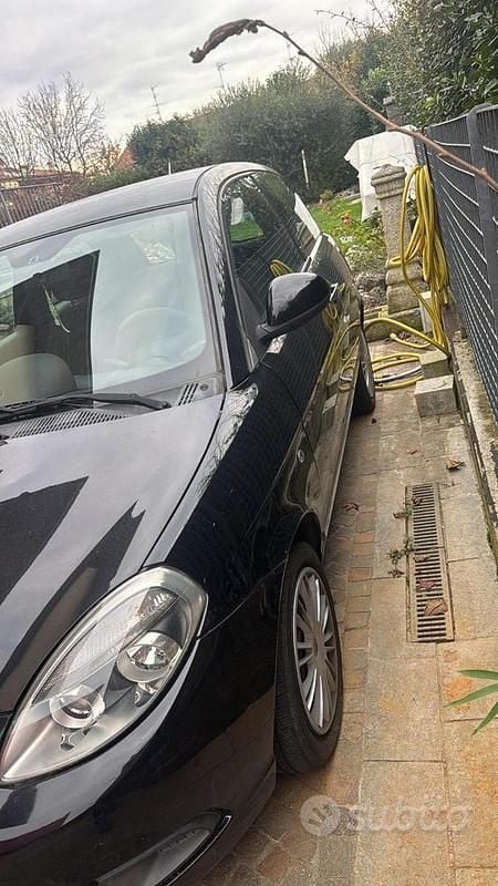 Usata Lancia Ypsilon 69 CV (50 kW) 2011 Nero Utilitaria