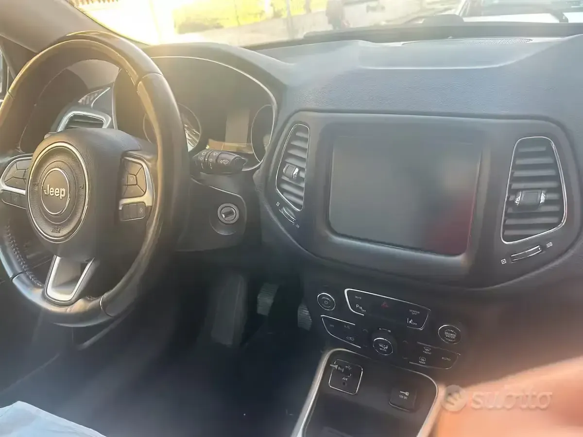 Usata Jeep Compass 120 CV (88 kW) 2018 Grigio SUV