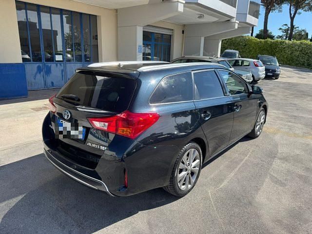 Usata Toyota Auris Touring Sports Lounge 2015 Blu Station wagon