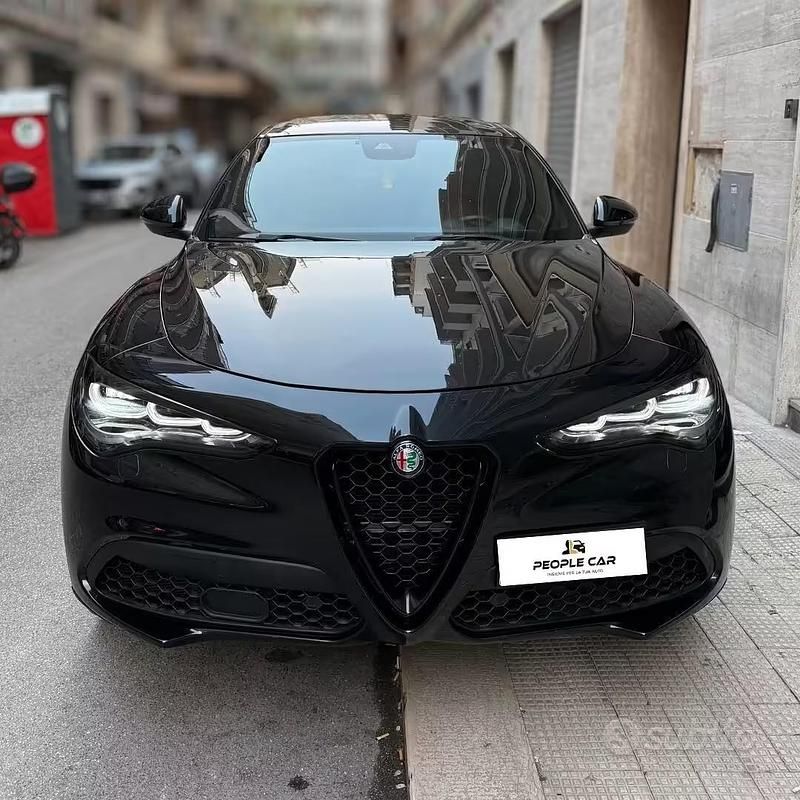Usata Alfa Romeo Stelvio Competizione 280 CV (205 kW) 2018 Nero SUV