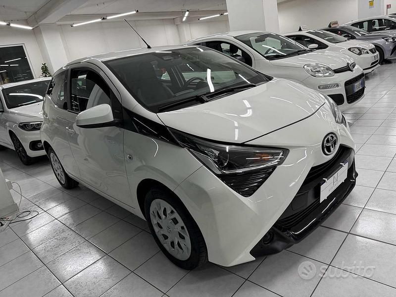 Usata Toyota Aygo Connect Style 72 CV (52 kW) 2021 Bianco(met.) Utilitaria
