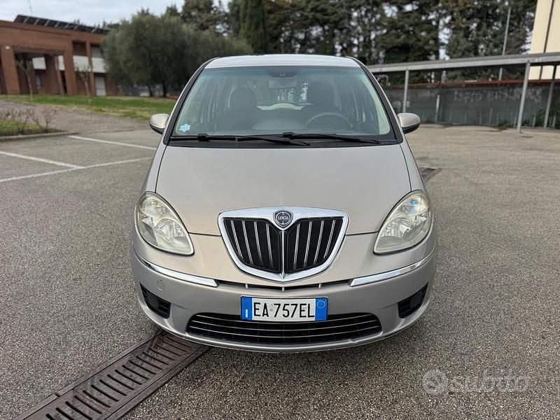 Usata Lancia Musa 77 CV (56 kW) 2010 Marrone Monovolume