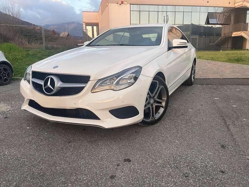 Usata Mercedes E220 170 CV (125 kW) 2016 Bianco Coupé