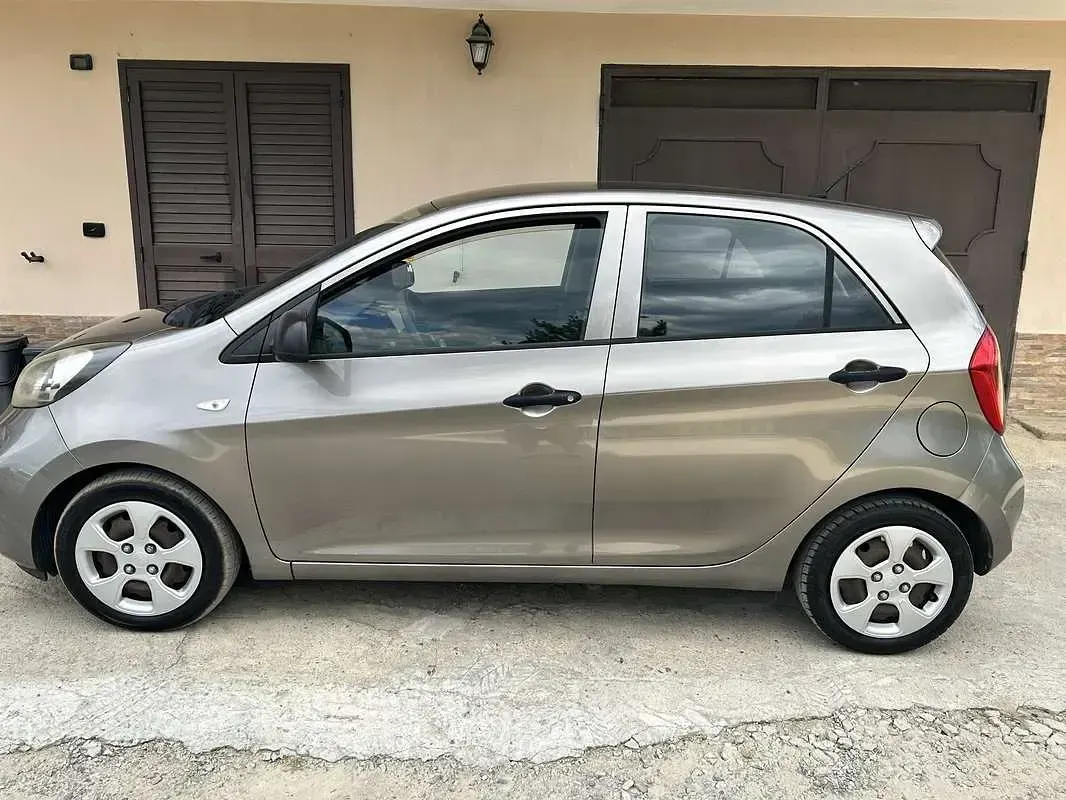 Usata Kia Picanto 69 CV (50 kW) 2012 Grigio Utilitaria