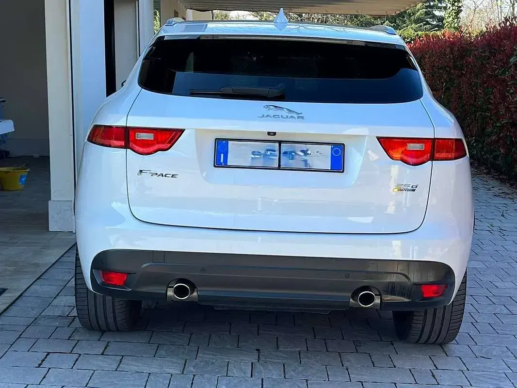 Usata Jaguar F-Pace R-Sport 241 CV (177 kW) 2018 Bianco SUV