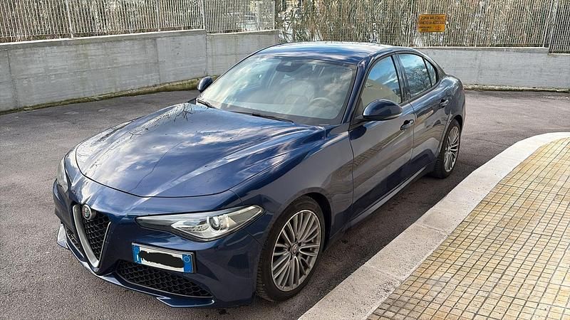 Usata Alfa Romeo Giulia Super 150 CV (110 kW) 2017 Blu/azzurro Berlina