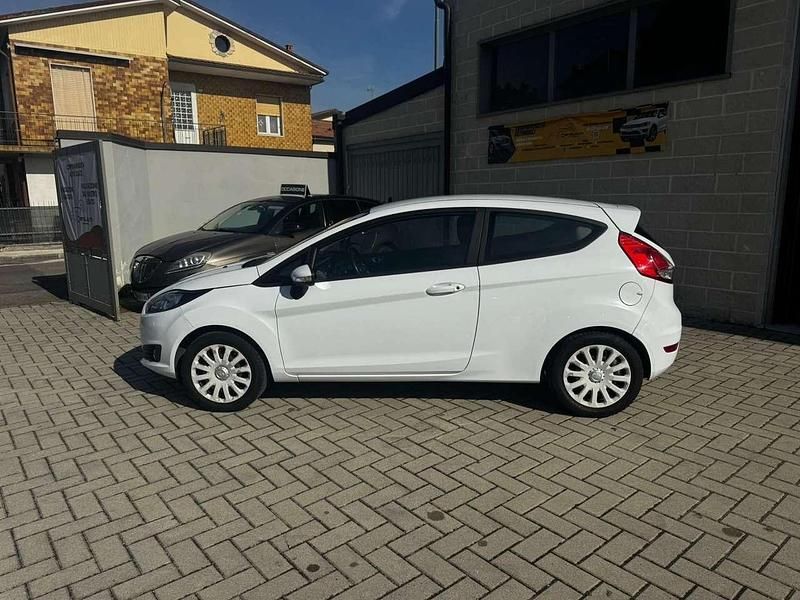 Usata Ford Fiesta Titanium 75 CV (55 kW) 2014 Bianco Utilitaria