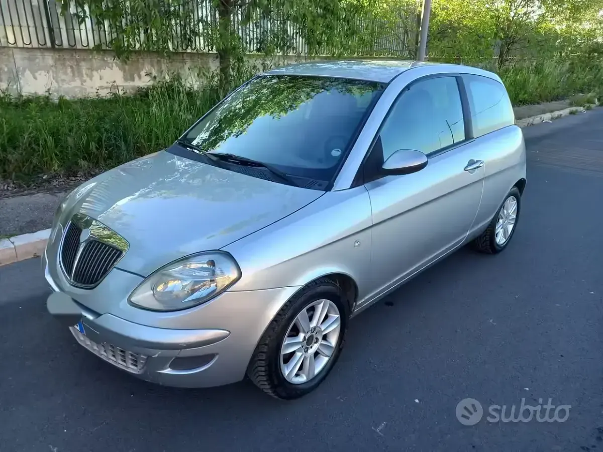 Gebraucht Lancia Ypsilon 69 PS (50 kW) 2004 Grau Kleinwagen