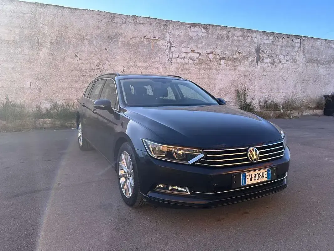 Usata VW Passat Business 120 CV (88 kW) 2019 Grigio Station wagon