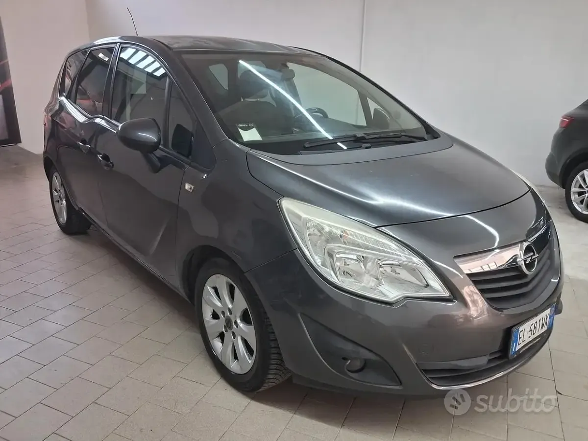 Usata Opel Meriva 95 CV (69 kW) 2012 Grigio Monovolume