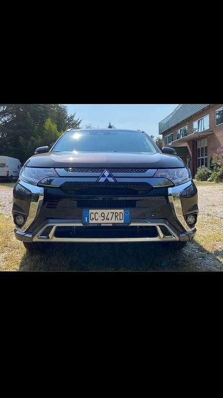 Usata Mitsubishi Outlander P-HEV Instyle 135 CV (99 kW) 2021 Grigio SUV