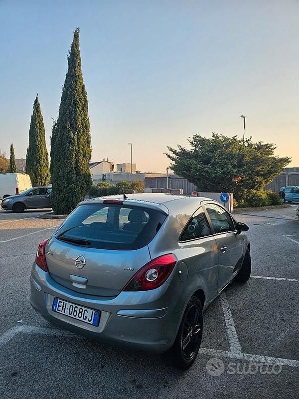 Usata Opel Corsa 2012 Grigio Utilitaria