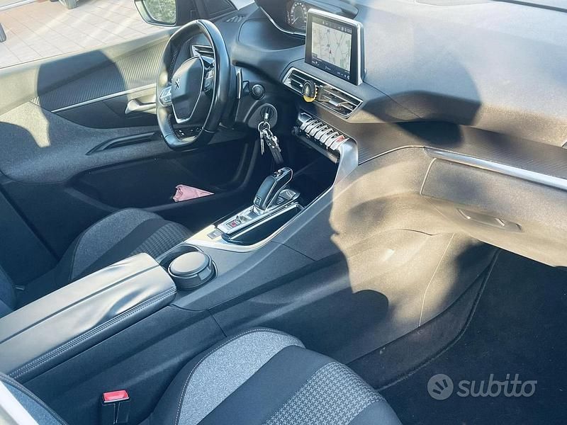 Usata Peugeot 3008 Business-Line 120 CV (88 kW) 2017 Verde SUV