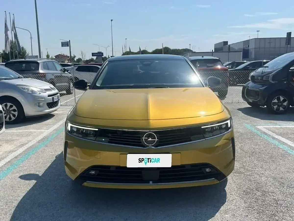 Usata Opel Astra Edition 110 CV (80 kW) 2023 Giallo Utilitaria