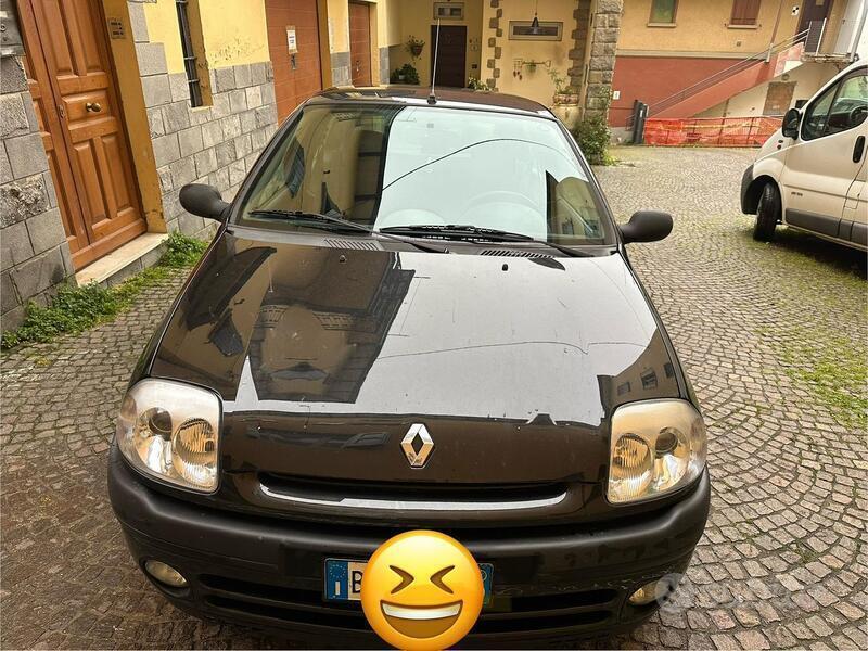 Usato 2001 Renault Clio II 1.1 Benzin 58 CV (2.700 €)