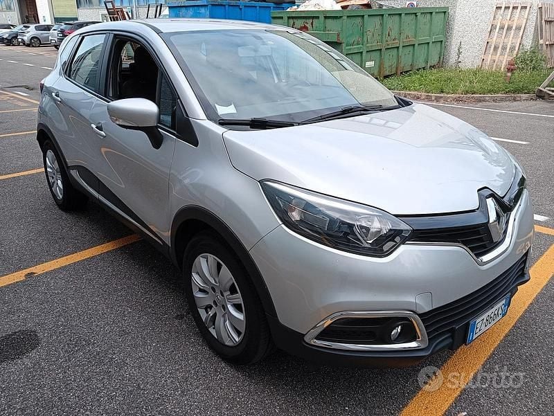 Usata Renault Captur 90 CV (66 kW) 2015 Grigio SUV